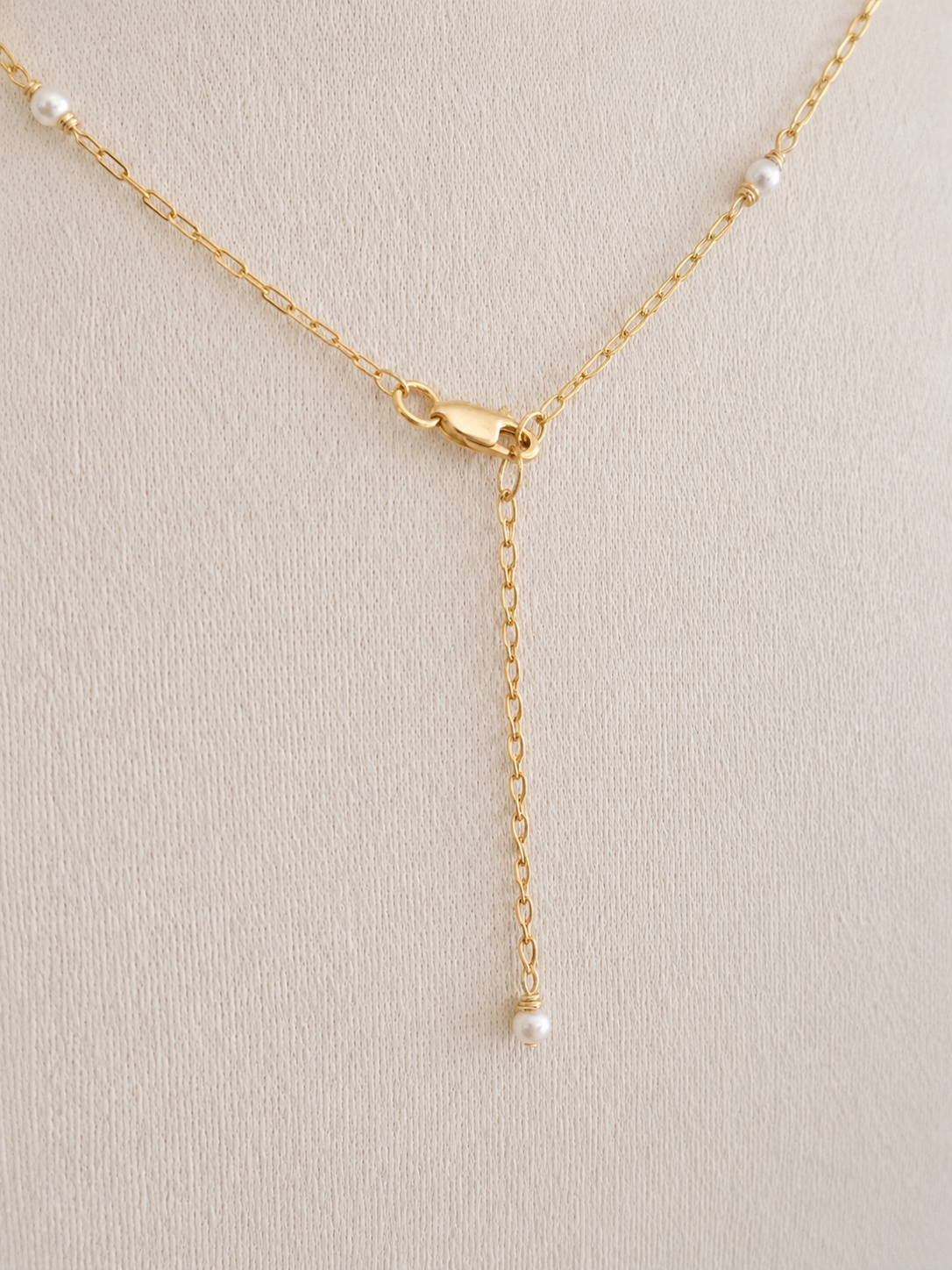 GEMME Blanche — Le collier ras de cou
