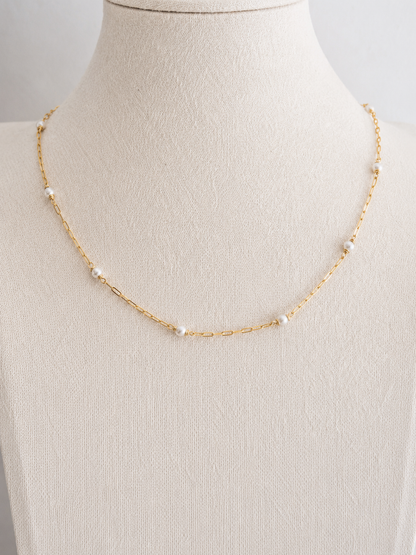 GEMME Blanche — Le collier ras de cou